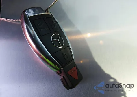 2017 Mercedes-Benz C 300 z USA, uszkodzony, nr VIN 55SWF4JB8HU211538